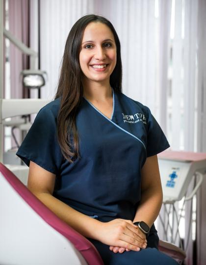 Dr. Youssef Adelina Stephanie - Fogszabályozó szakorvos