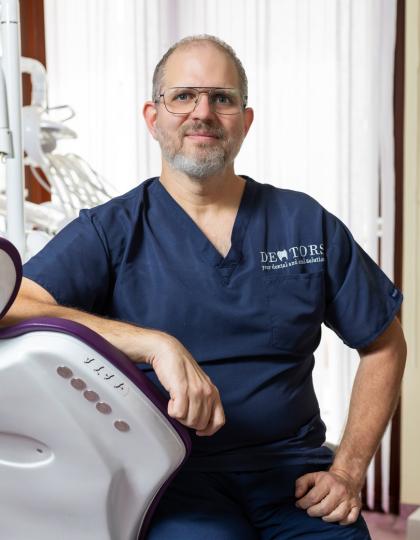 Dr. Ferentzi Balázs - Dentist