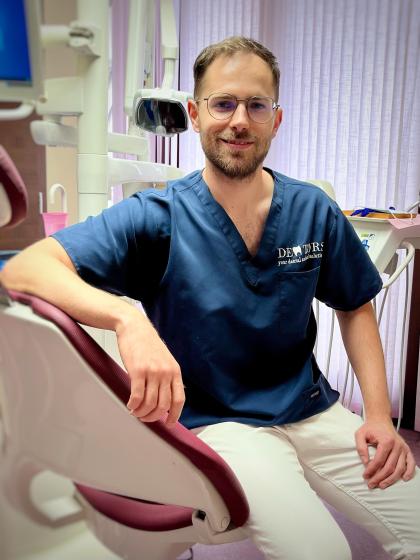 Dr. Joó Ádám - Szájsebész Szakorvos