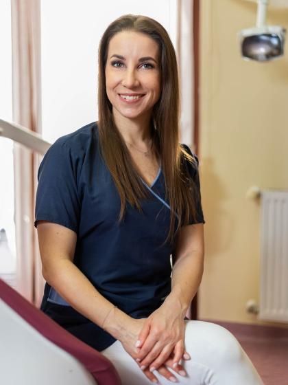 Dr. Gyenes Csilla - Dentist (Conservative Dentistry and Prosthodontics)