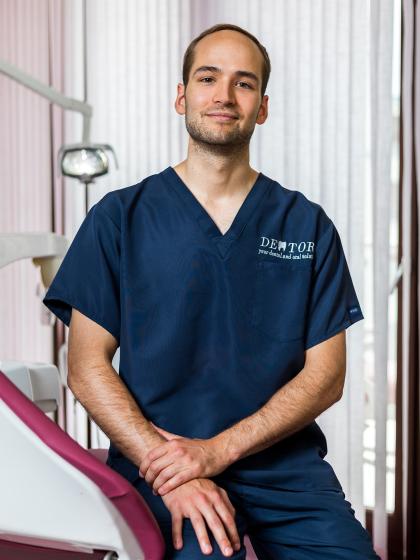 Dr. Gyóni Áron - Szájsebész szakorvos